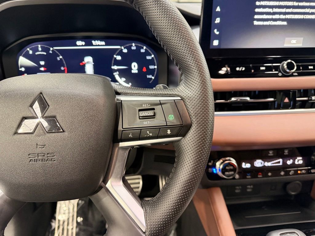 Used 2025 Mitsubishi Outlander SEL AWD/4WD image 14