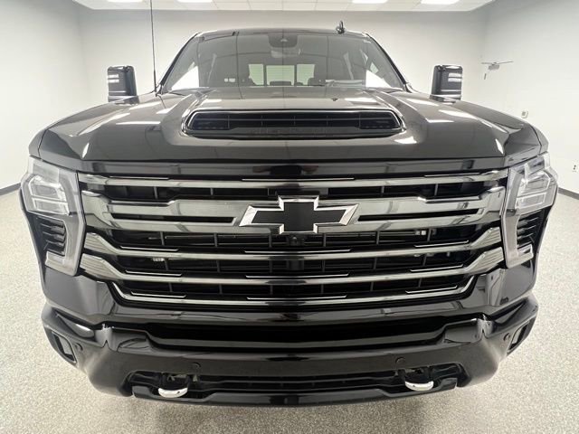 Used 2024 Chevrolet Silverado 3500 High Country w/ Technology Package AWD/4WD image 3