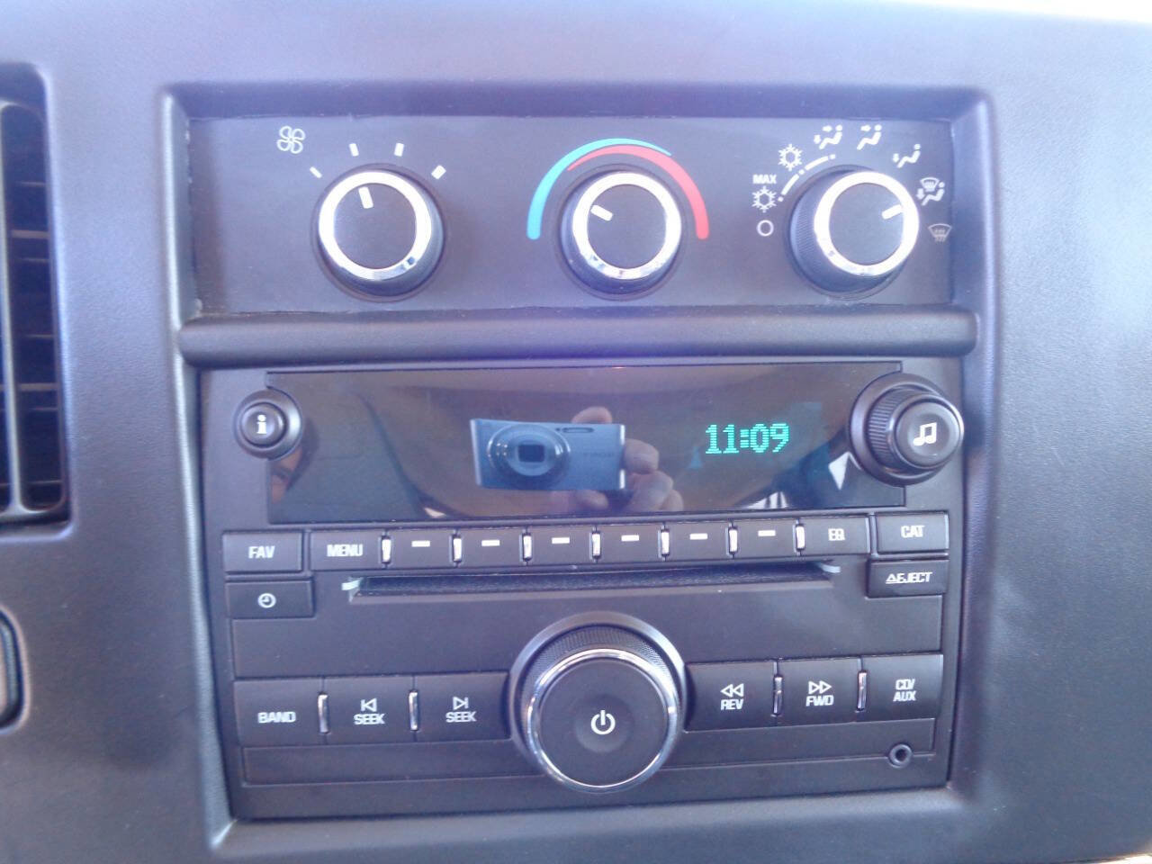 Used 2017 Chevrolet Express 3500 LT w/ LT Preferred Equipment Group image 23