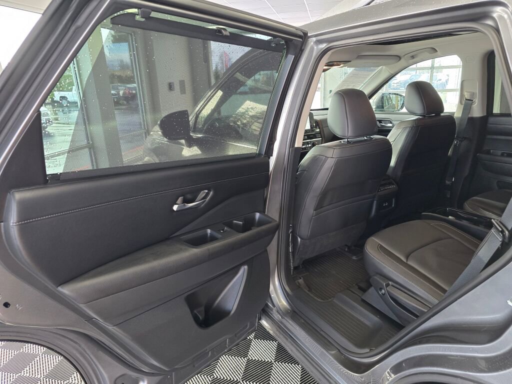 Used 2025 Nissan Pathfinder SL w/ SL Premium Package image 37