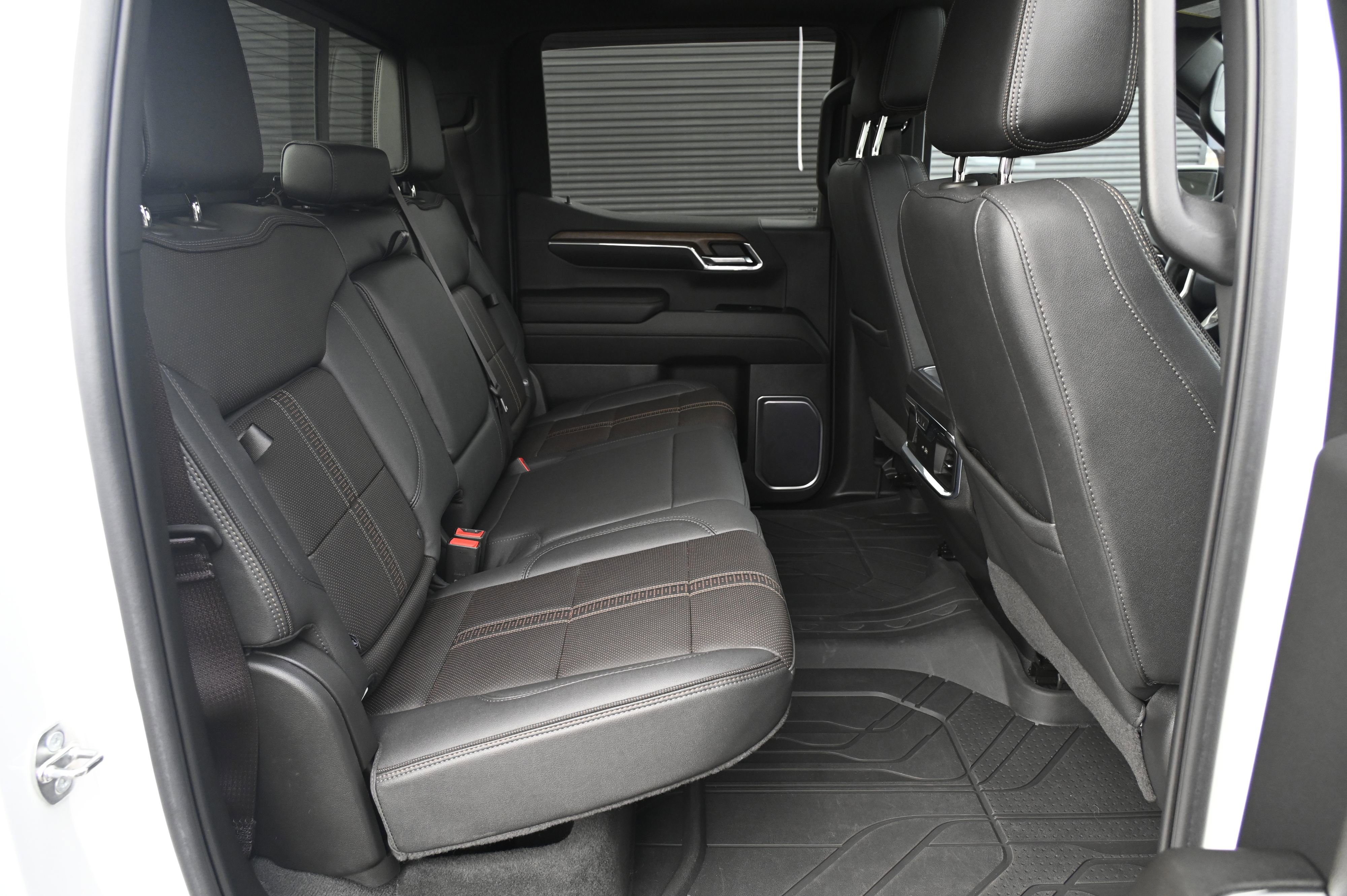 Used 2023 Chevrolet Silverado 1500 High Country w/ Technology Package image 19