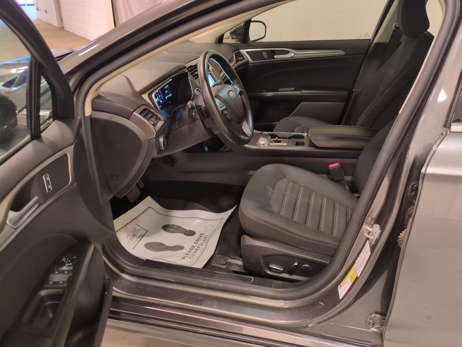 Used 2020 Ford Fusion SE image 16