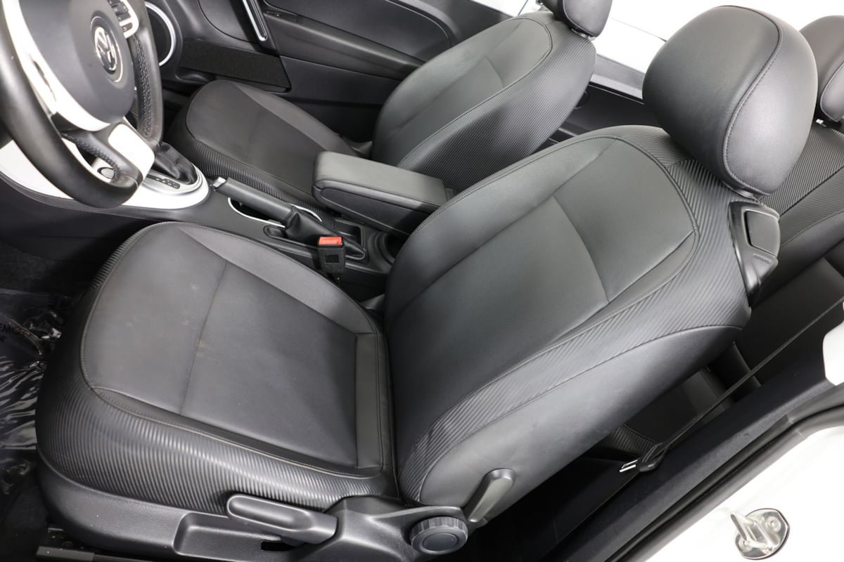 Used 2019 Volkswagen Beetle 2.0T SE FWD image 9