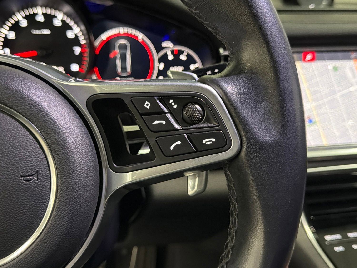 Used 2018 Porsche Panamera 4S AWD/4WD image 32
