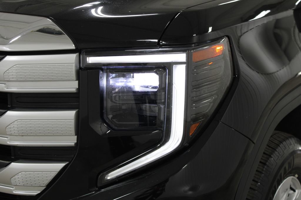 Used 2024 GMC Sierra 1500 SLE image 13