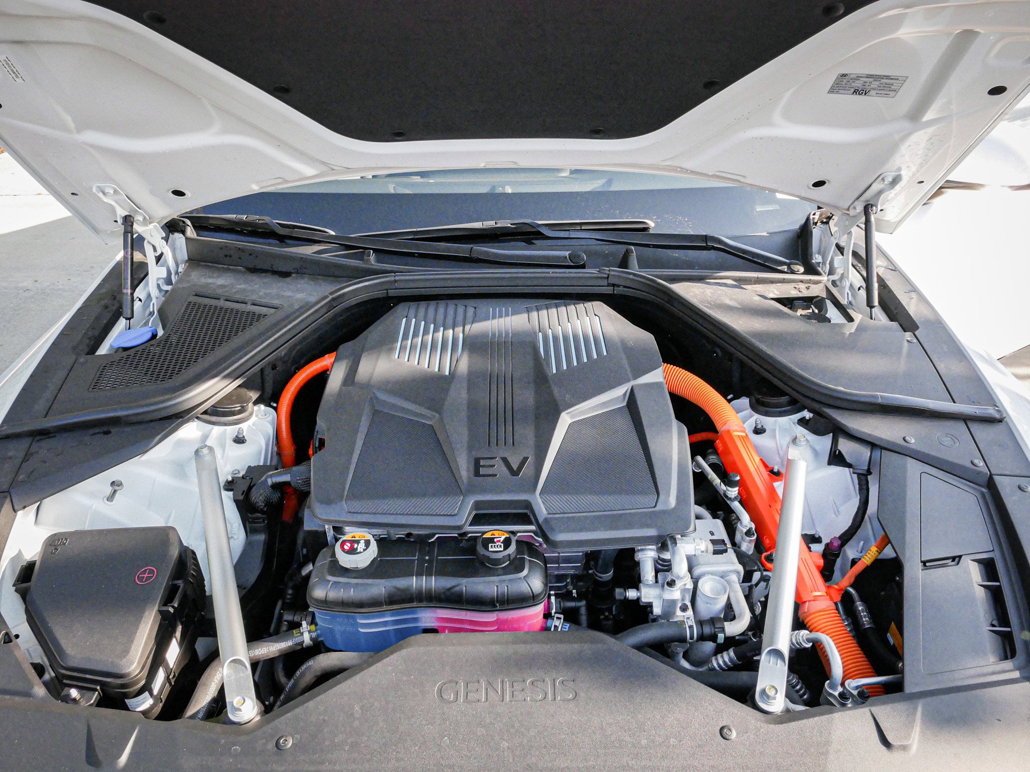 Used 2024 Genesis G80 image 31