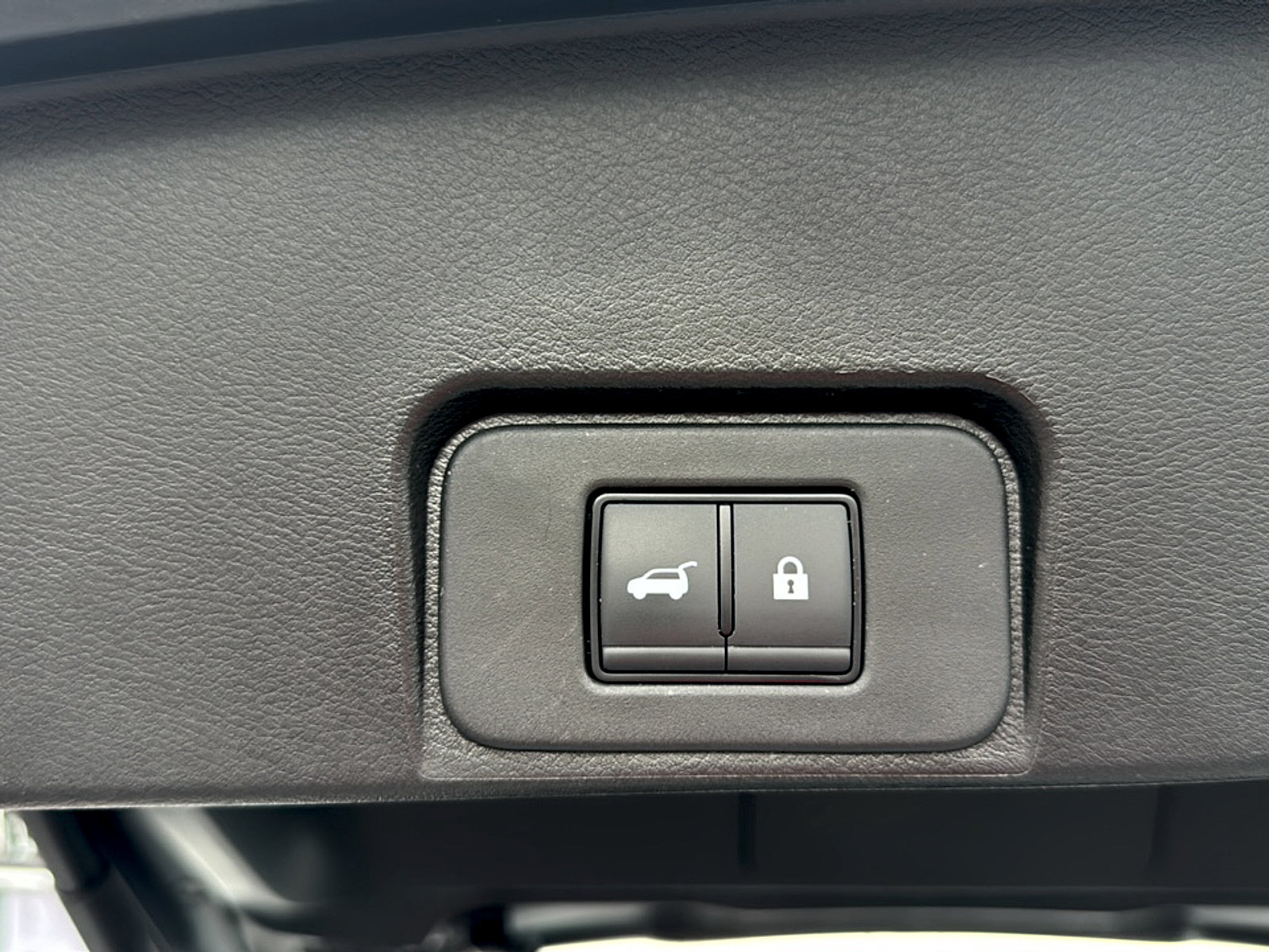 Used 2024 Nissan Rogue SV FWD image 20