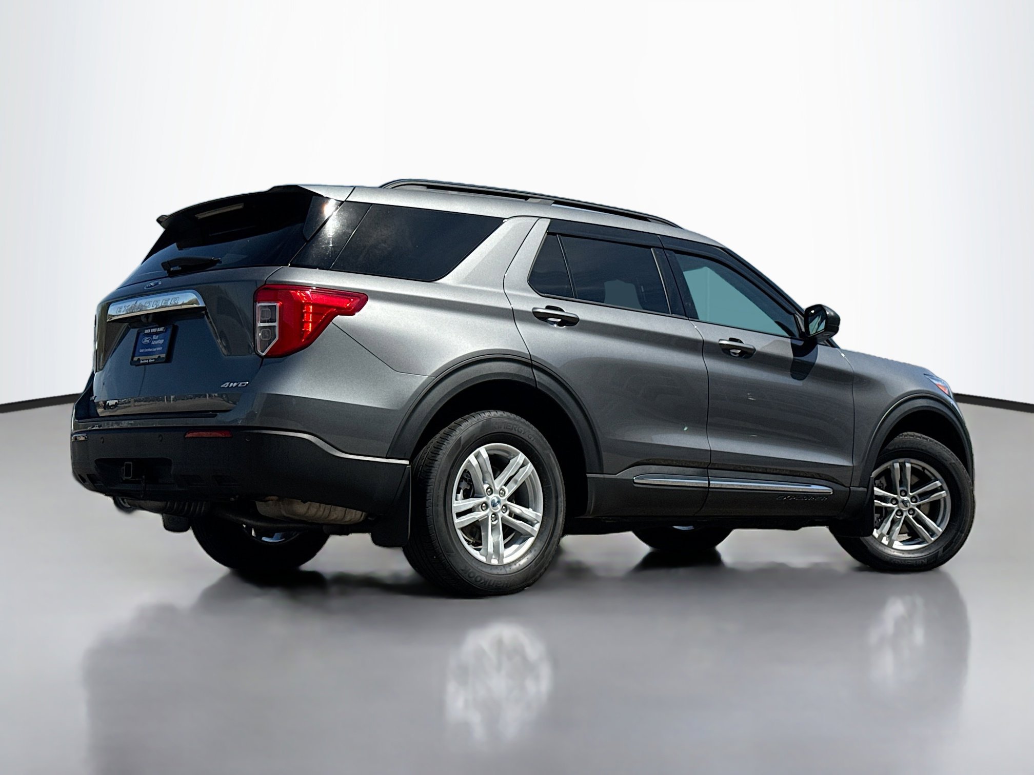 Certified 2024 Ford Explorer XLT w/ Class IV Trailer Tow Package image 2