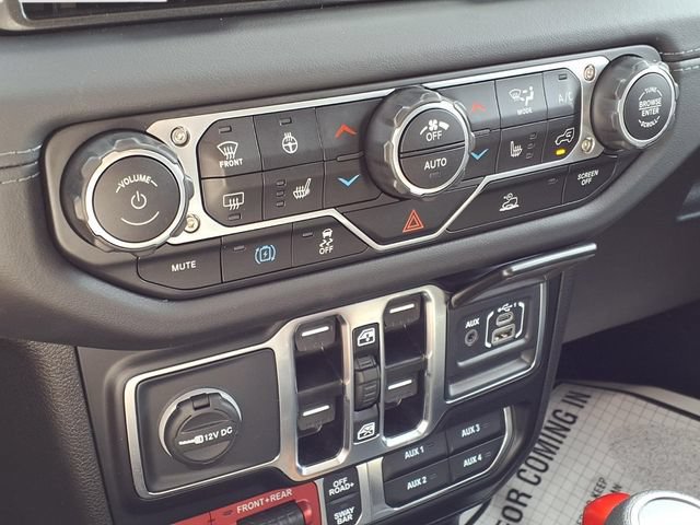 Used 2025 Jeep Wrangler Unlimited Rubicon 4xe w/ Convenience Group AWD/4WD image 14