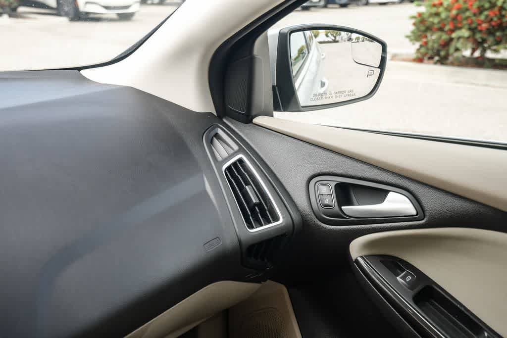 Used 2017 Ford Focus Electric Hatchback FWD image 21