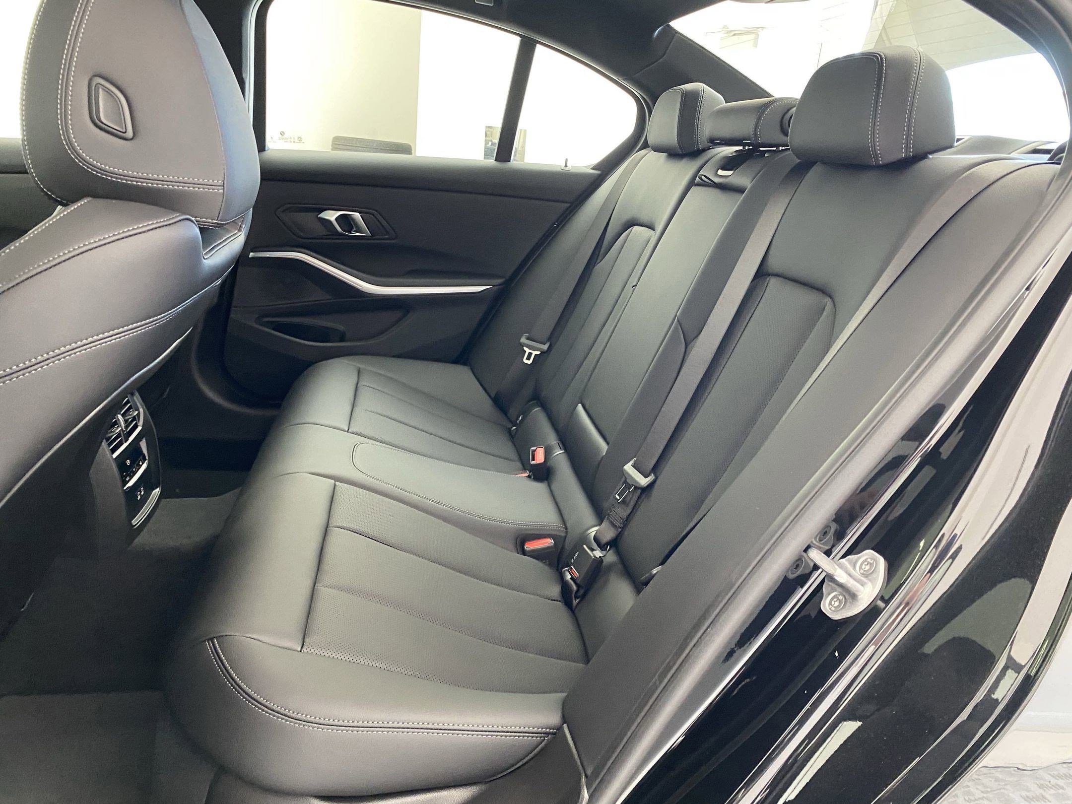 Used 2025 BMW 330i xDrive Sedan w/ Premium Package image 13