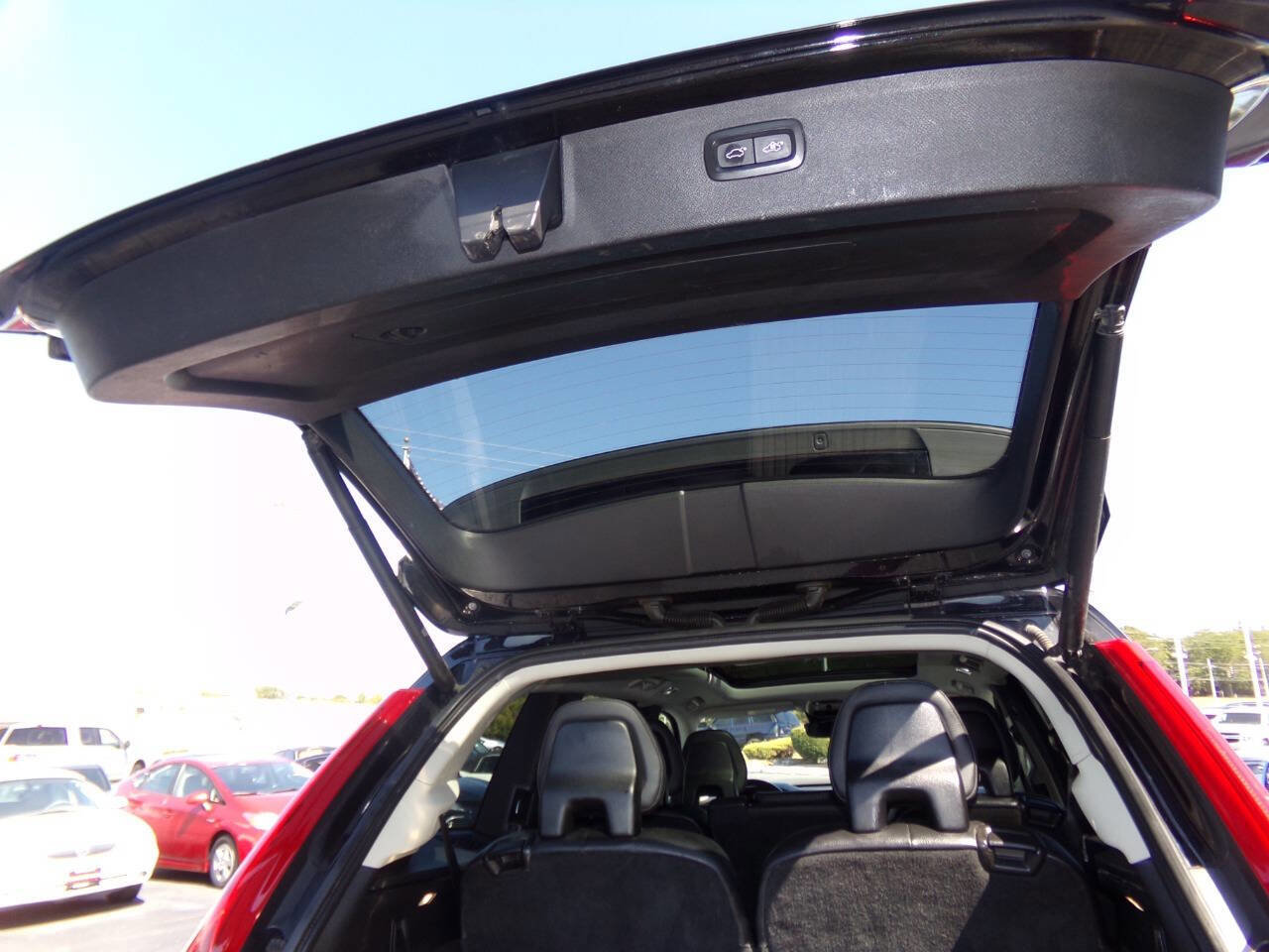 Used 2016 Volvo XC90 T6 Momentum w/ Momentum Plus Package image 23