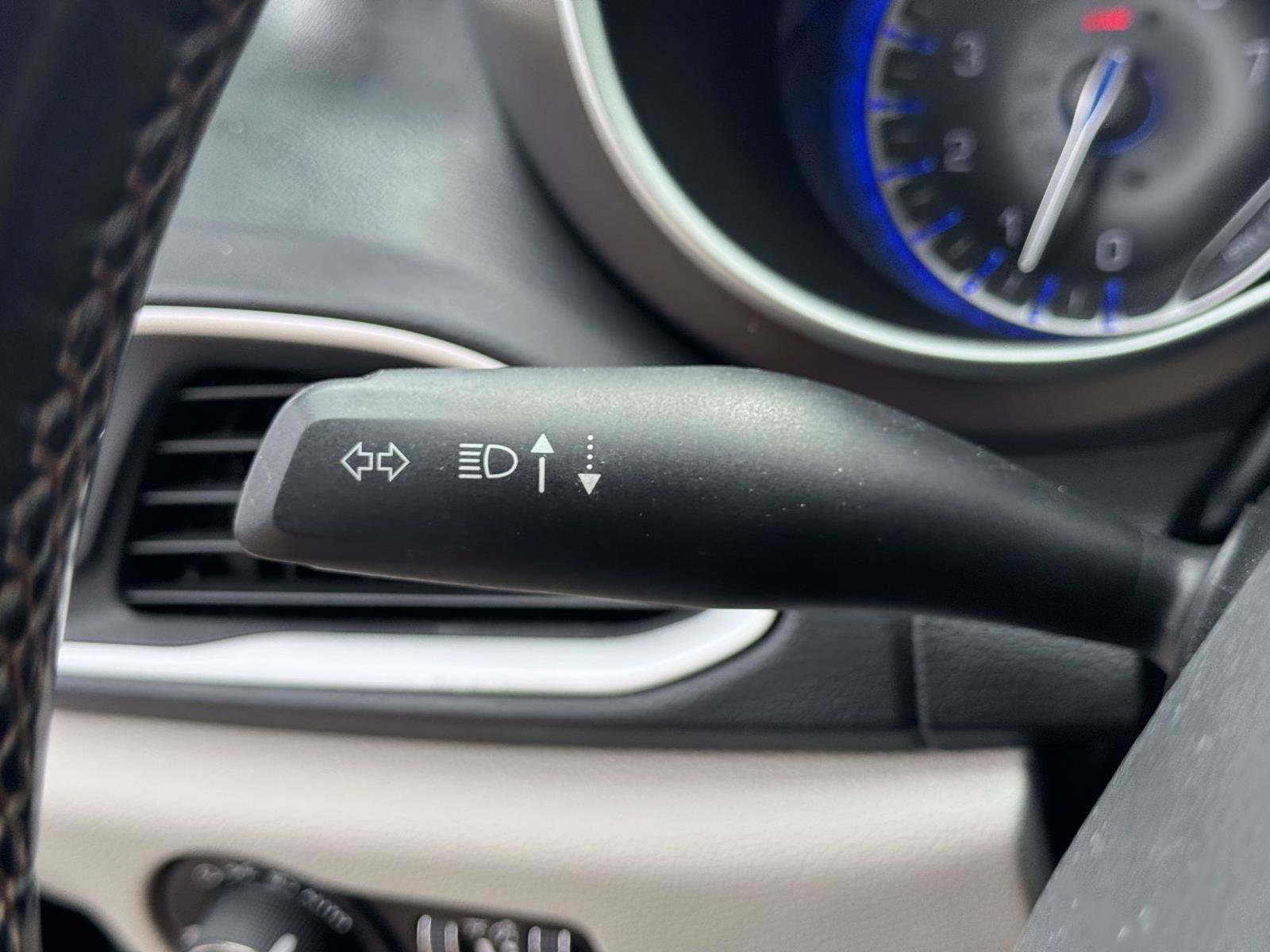 Used 2019 Chrysler Pacifica Touring-L FWD image 20