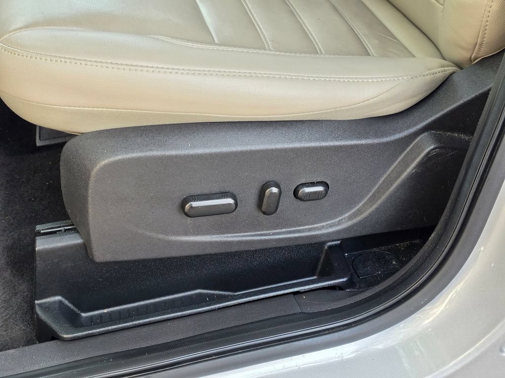 Used 2017 Ford Escape Titanium w/ Equipment Group 301A FWD image 18