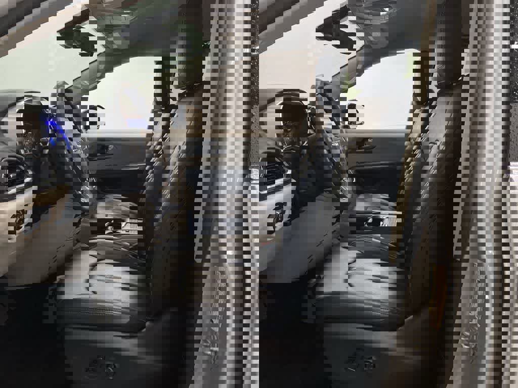 Used 2024 Chrysler Pacifica Touring-L image 13