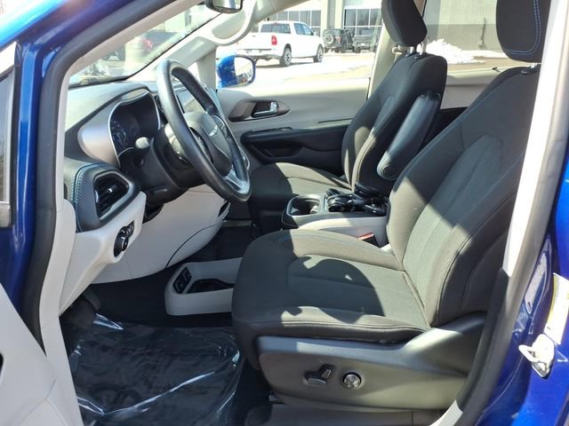 Used 2021 Chrysler Pacifica Touring image 11