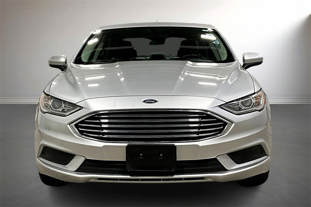 Used 2018 Ford Fusion S image 2