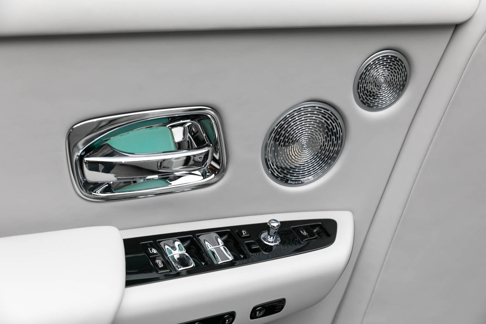 Used 2024 Rolls-Royce Phantom Extended Wheelbase w/ Leather Finishing Pack image 9