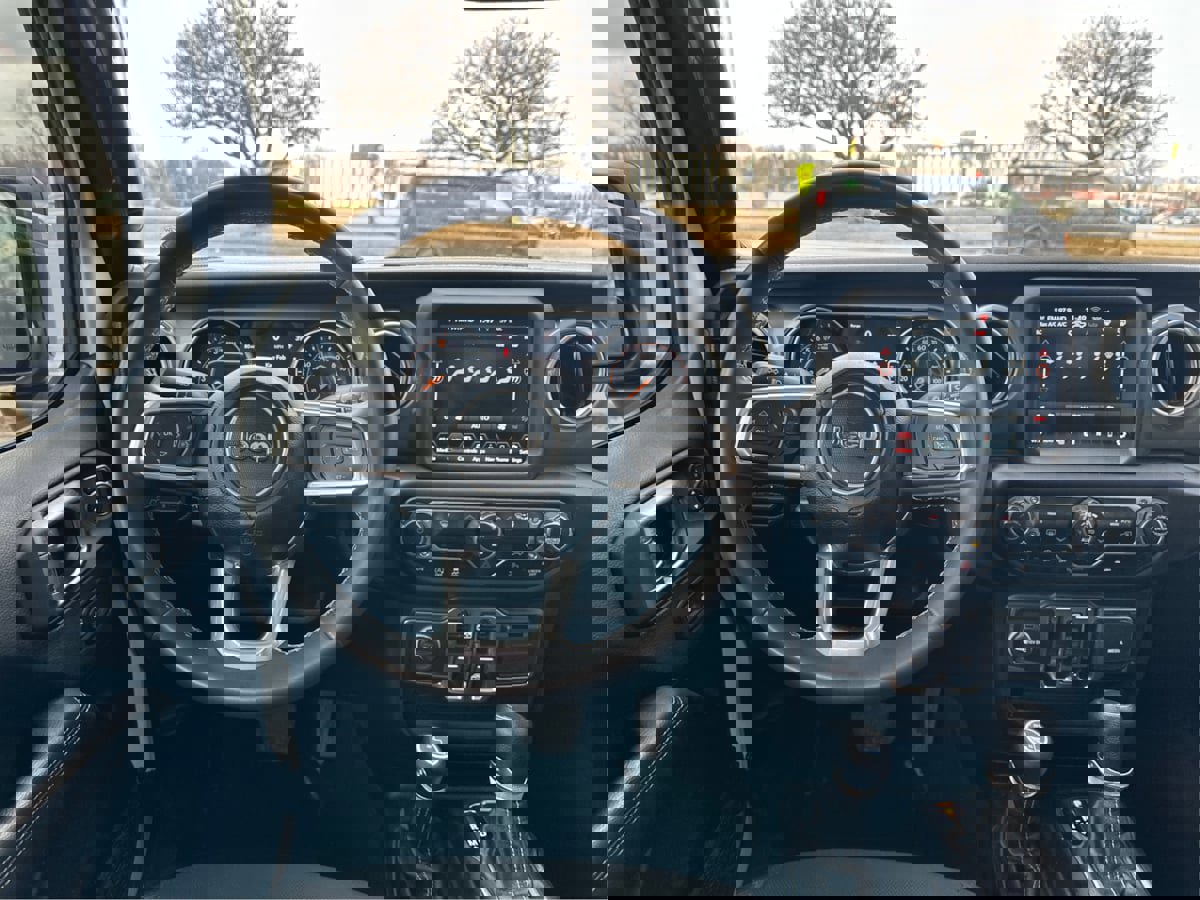 Used 2023 Jeep Gladiator Overland image 15