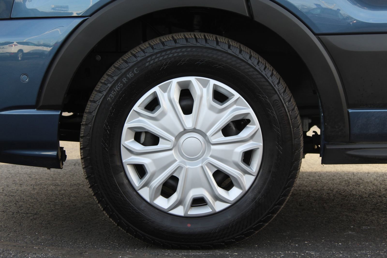 Used 2023 Ford Transit 350 XLT image 22