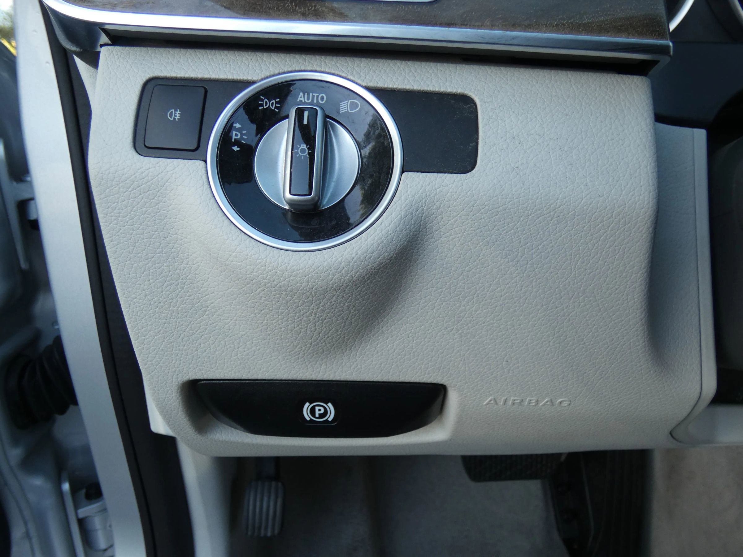 Used 2016 Mercedes-Benz E 350 Sedan w/ Premium Package image 64