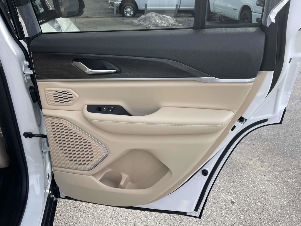 New 2026 Jeep Grand Cherokee Limited w/ Luxury Tech Group II image 18