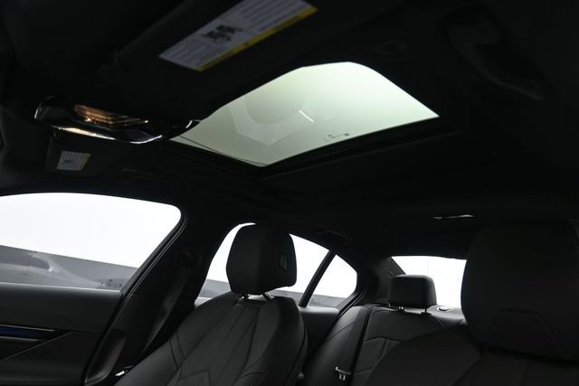 New 2026 BMW i5 eDrive40 w/ Premium Package RWD image 2
