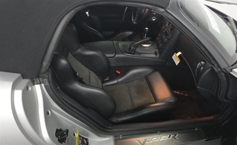 Used 2004 Dodge Viper SRT-10 image 7