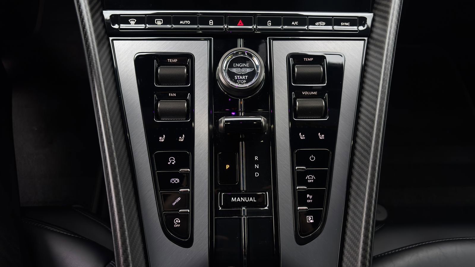 Used 2024 Aston Martin DB12 Coupe image 31