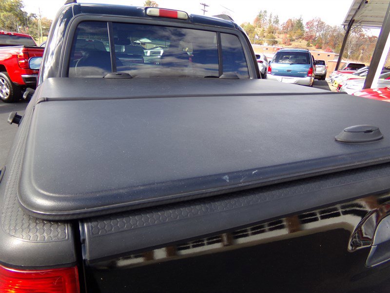 Used 2004 Ford Explorer Sport Trac XLT AWD/4WD image 18