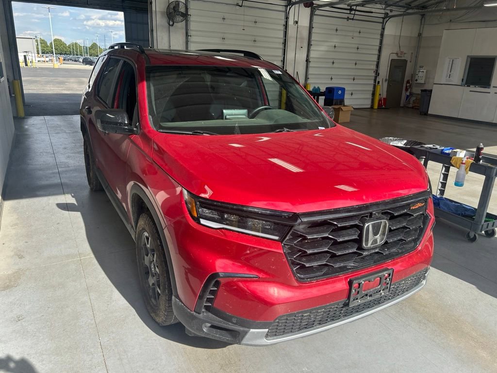 Used 2025 Honda Pilot TrailSport image 8
