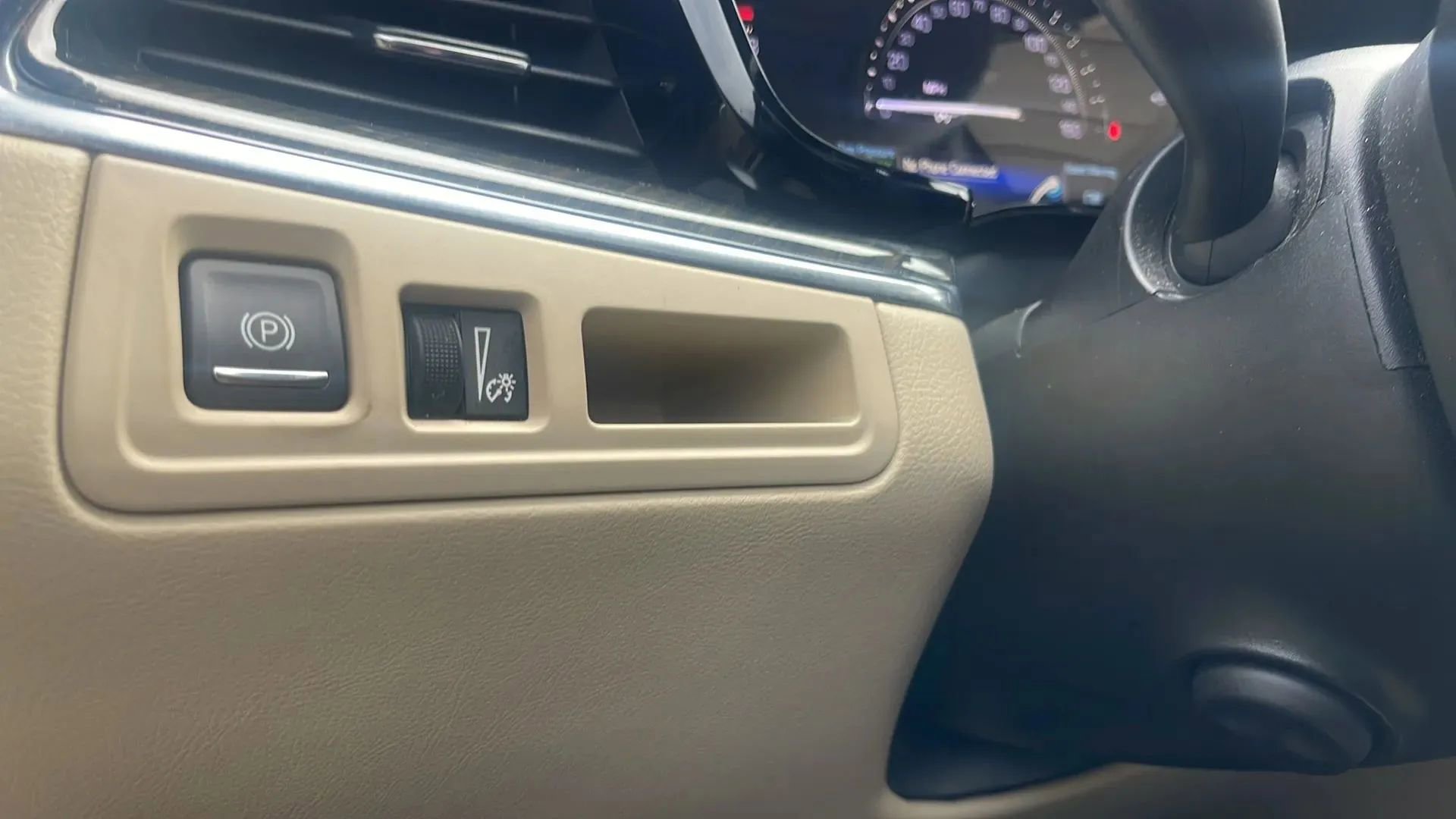 Used 2019 Cadillac XT5 Sport Utility 4D image 17