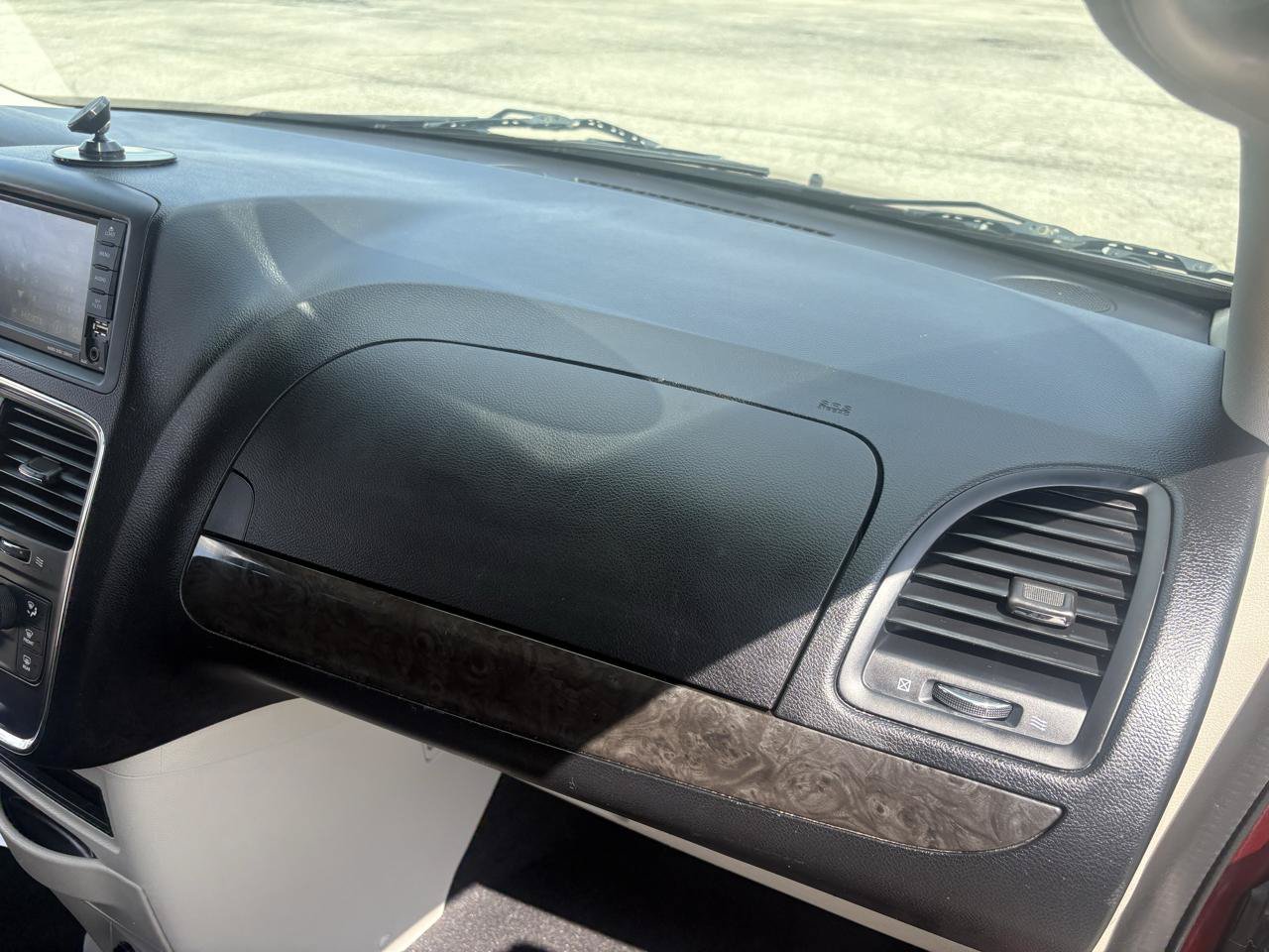 Used 2020 Dodge Grand Caravan SE FWD image 28