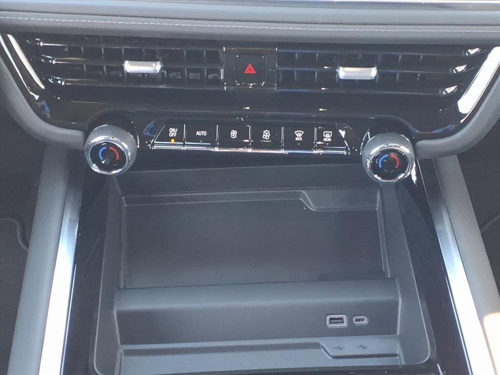 New 2026 Chevrolet Suburban LS image 16