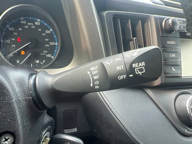 Used 2018 Toyota RAV4 LE AWD/4WD image 21