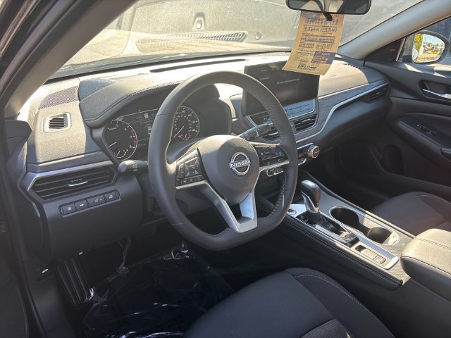 Used 2025 Nissan Altima 2.5 SV w/ SV Premium Package FWD image 10