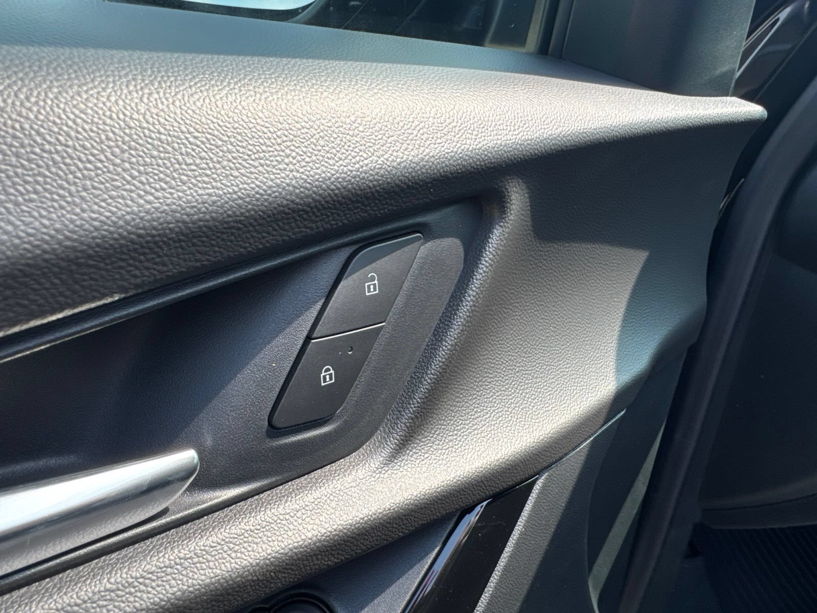 New 2027 Chevrolet Equinox LT w/ Convenience Package II FWD image 16