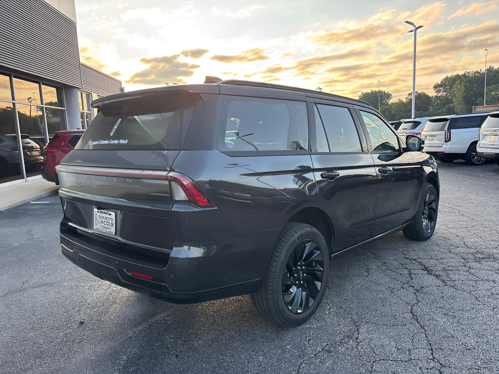 New 2026 Lincoln Navigator Reserve w/ Jet Appearance Package AWD/4WD image 7