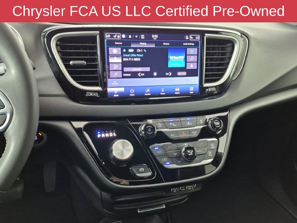 Certified 2025 Chrysler Pacifica Select FWD image 24