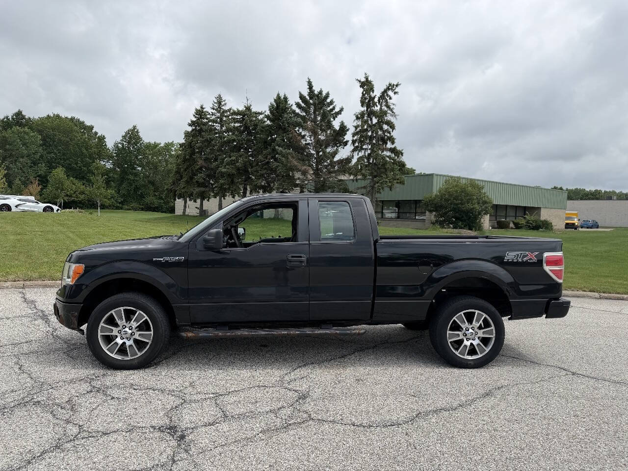 Used 2014 Ford F150 STX w/ Equipment Group 201A Mid AWD/4WD image 2