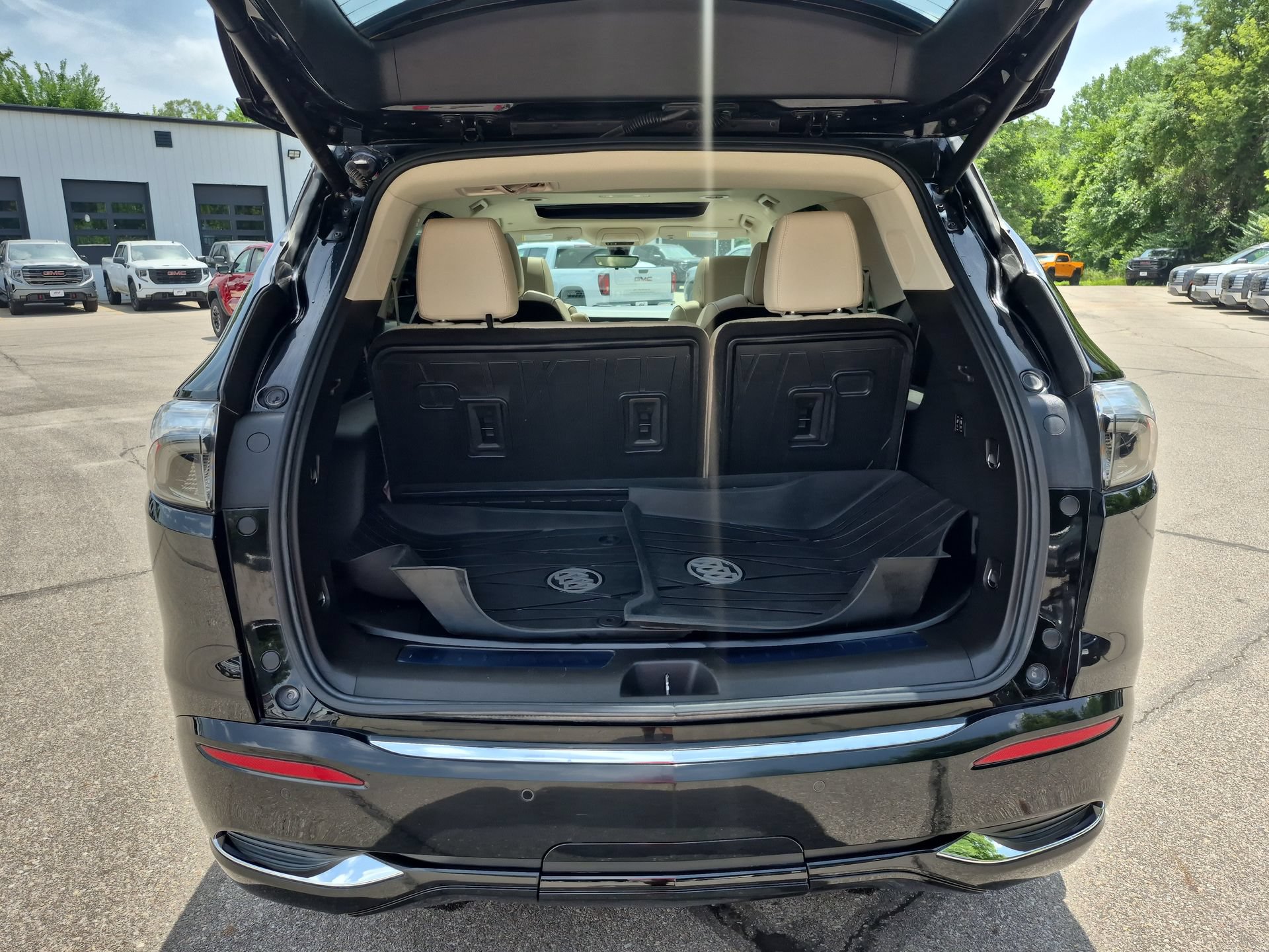 Certified 2022 Buick Enclave Avenir w/ Avenir Technology Package AWD/4WD image 28