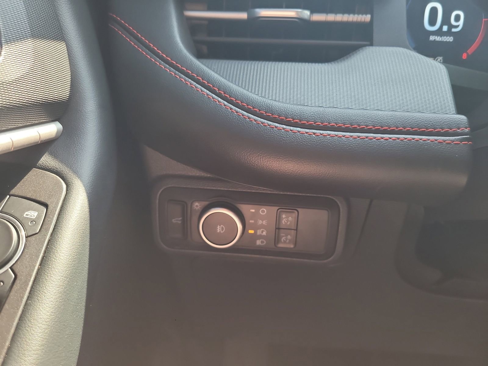 Used 2025 Ford Explorer ST-Line w/ Premium Package RWD image 16