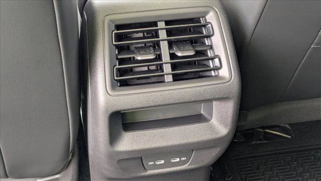 New 2026 Volkswagen Tiguan SE image 25