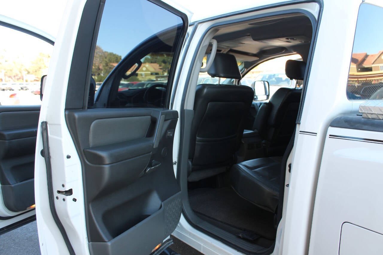 Used 2005 Nissan Titan LE w/ (R02) LE Off-Road Pkg image 21