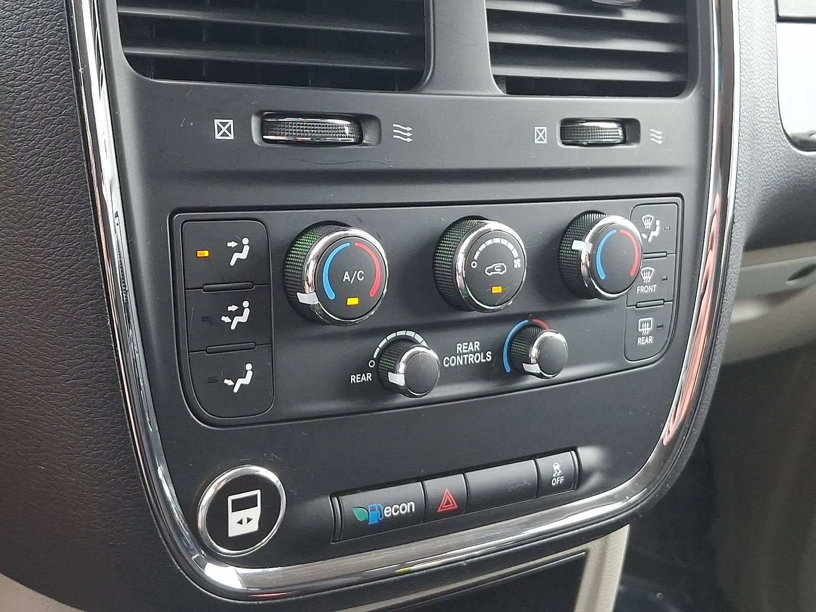 Used 2015 Dodge Grand Caravan SXT w/ Rear Park Assist Package FWD image 18