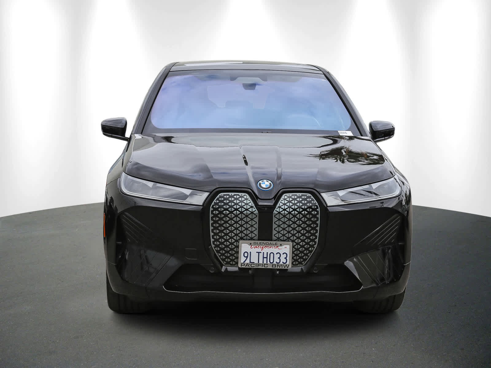 Used 2025 BMW iX xDrive50 w/ Premium Package image 2