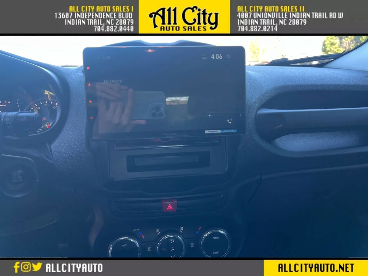 Used 2015 Jeep Renegade Latitude w/ Popular Equipment Group image 27