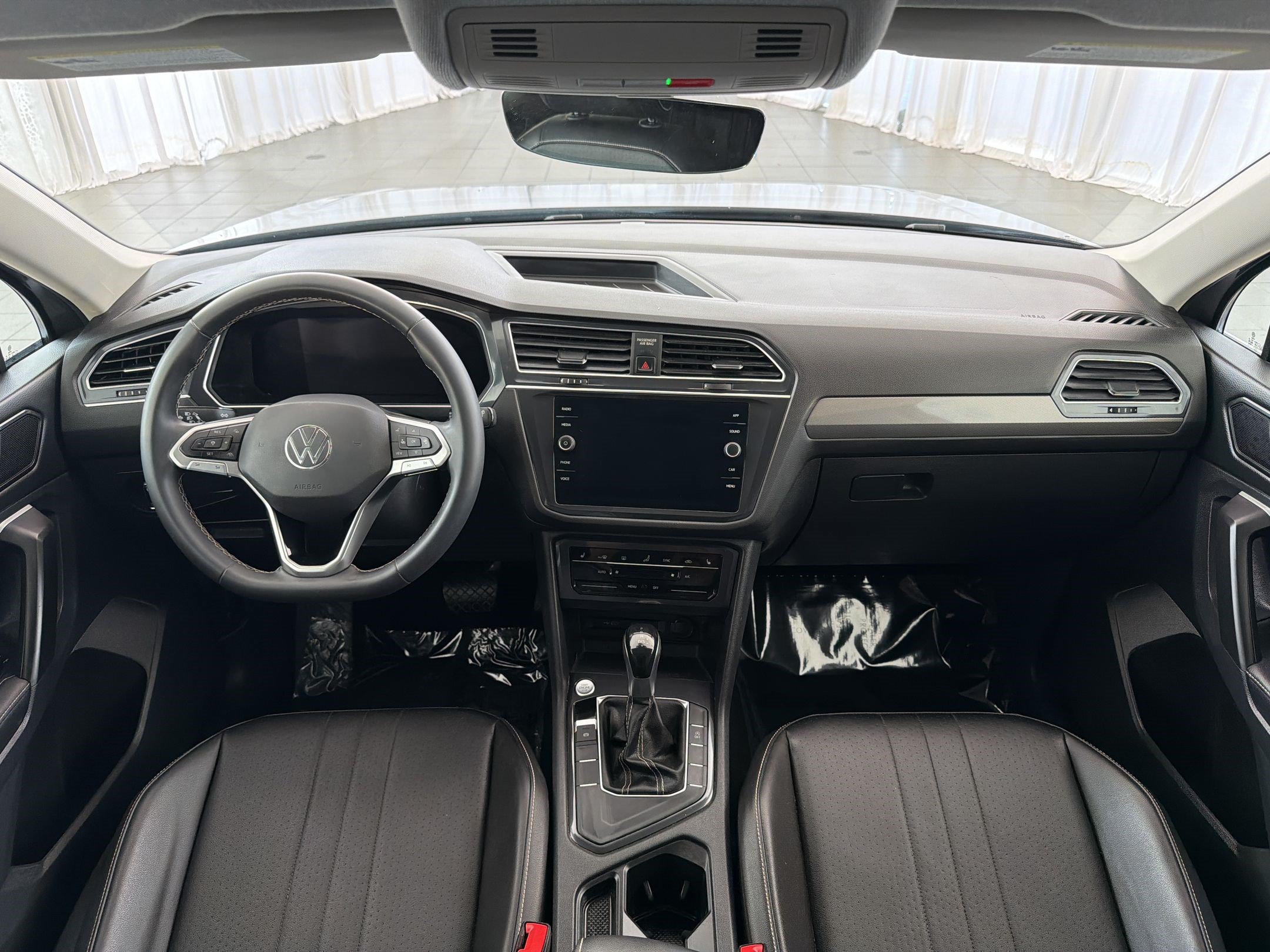 Used 2022 Volkswagen Tiguan SE FWD image 16