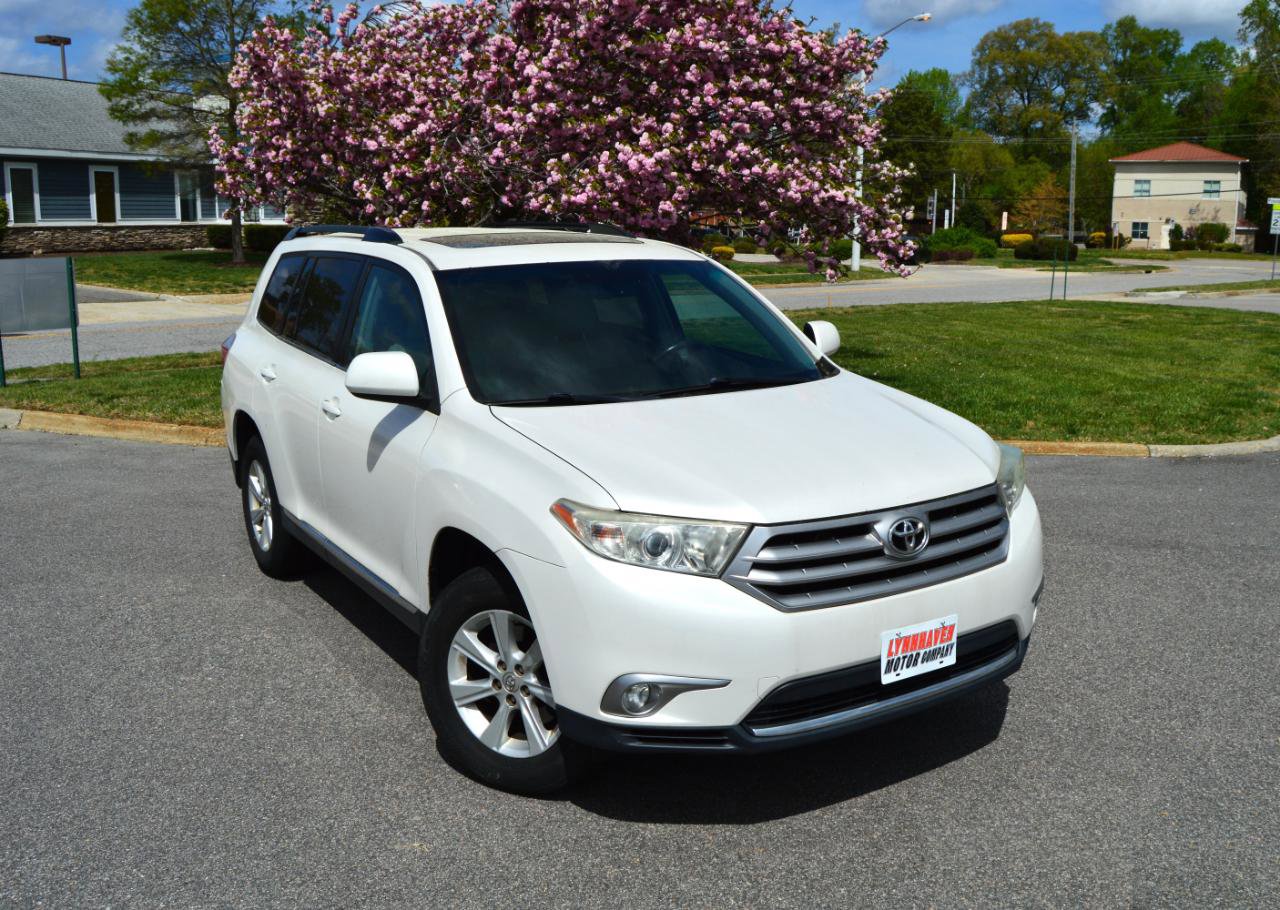 Used 2011 Toyota Highlander SE w/ Tow Pkg AWD/4WD image 23