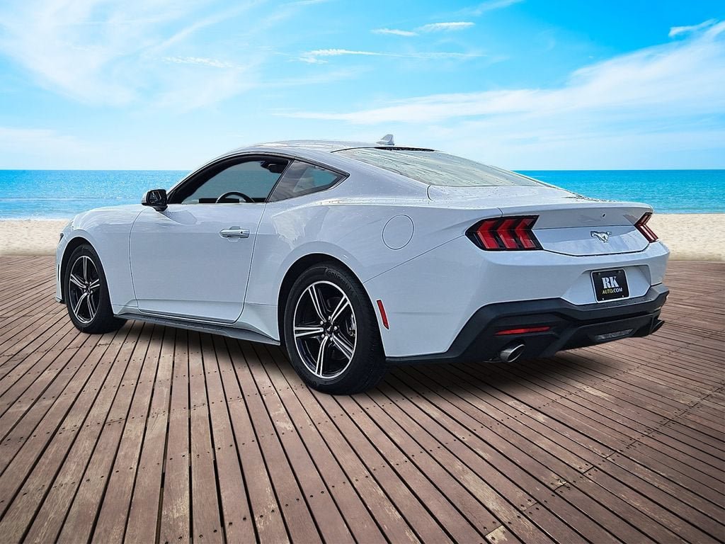 Used 2024 Ford Mustang Coupe RWD image 4